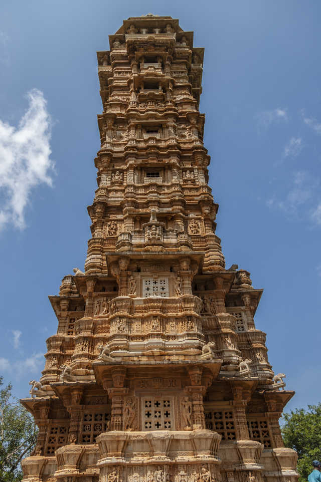 28 - India - Chittorgarh - fuerte de Chittorgarh - torre Vijaya Stambha o torre de la Victoria